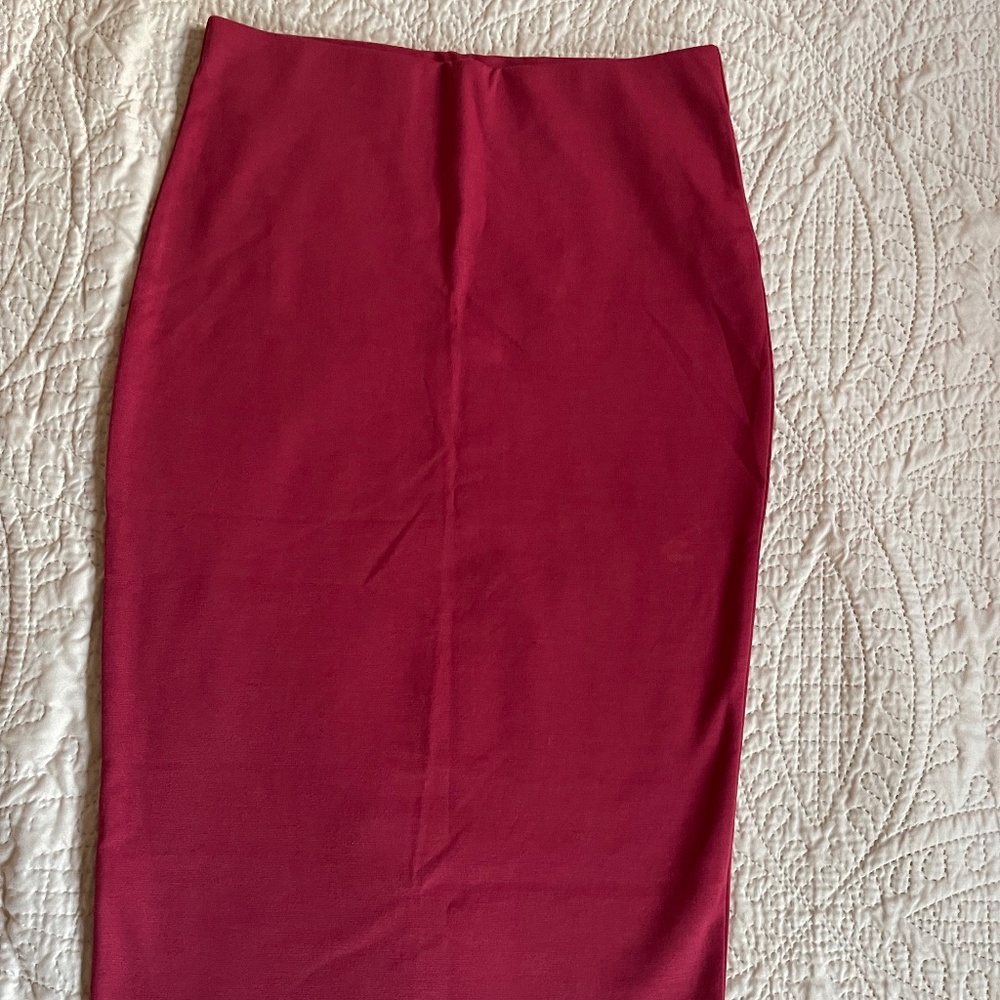 FOREVER 21 women stretchy burgundy pencil skirt/size S